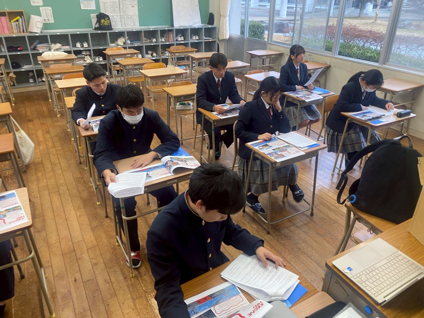 Think the Earthより寄贈いただいた書籍『あおいほしのあおいうみ』