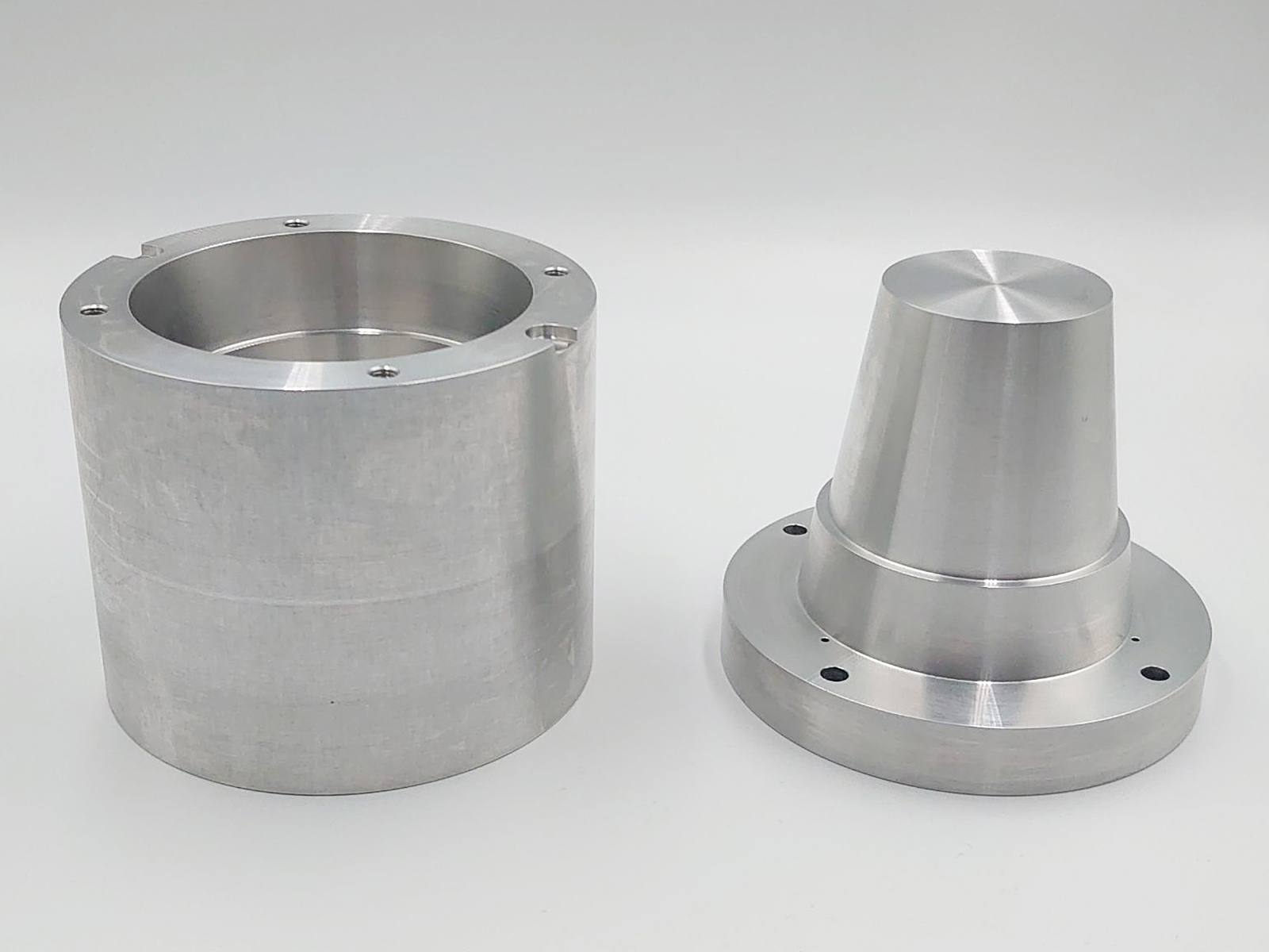 アルミ製のフラワーポットの金型（外型と中子）