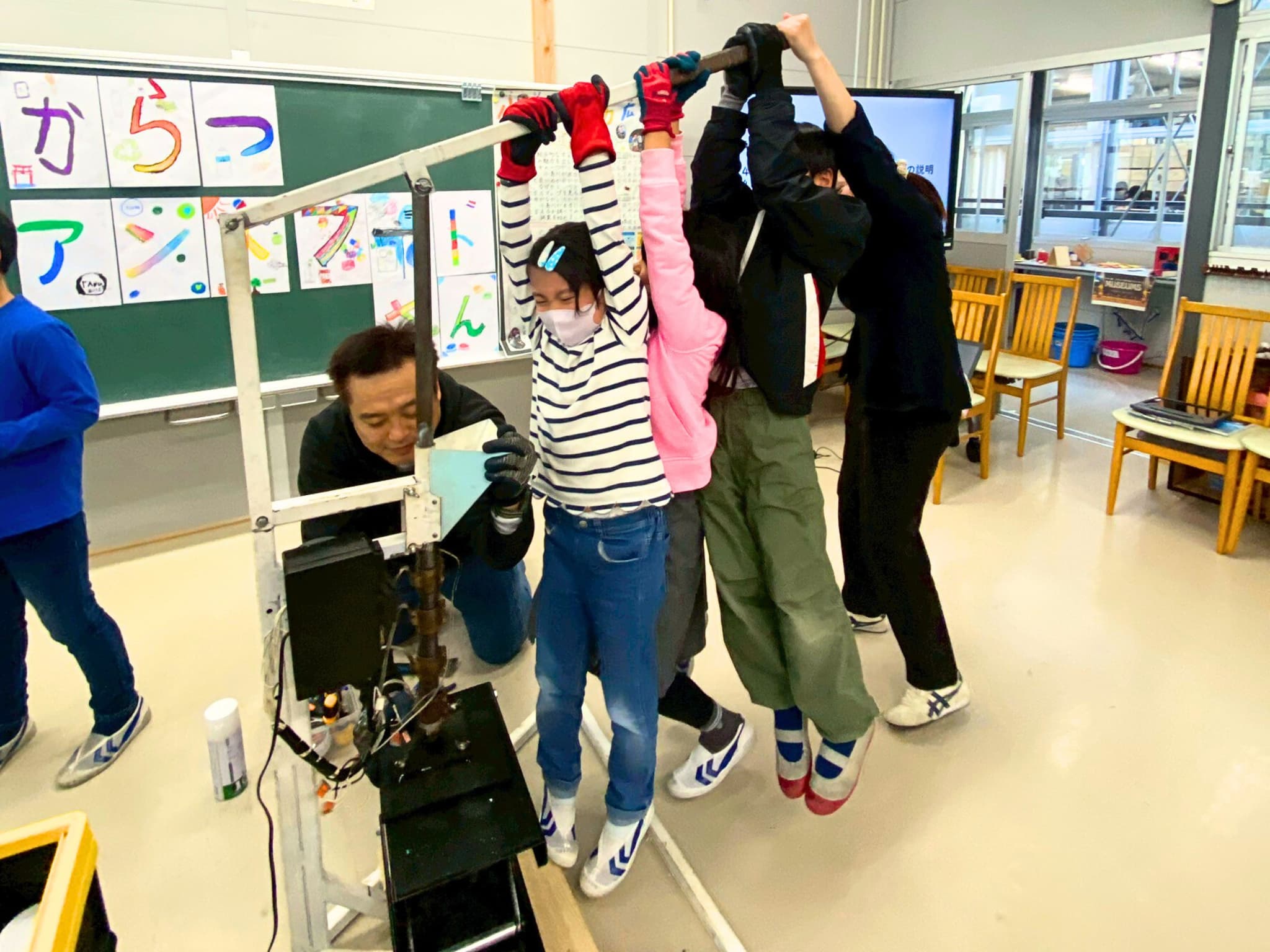 色とりどりの魚のアップサイクルキーホルダー