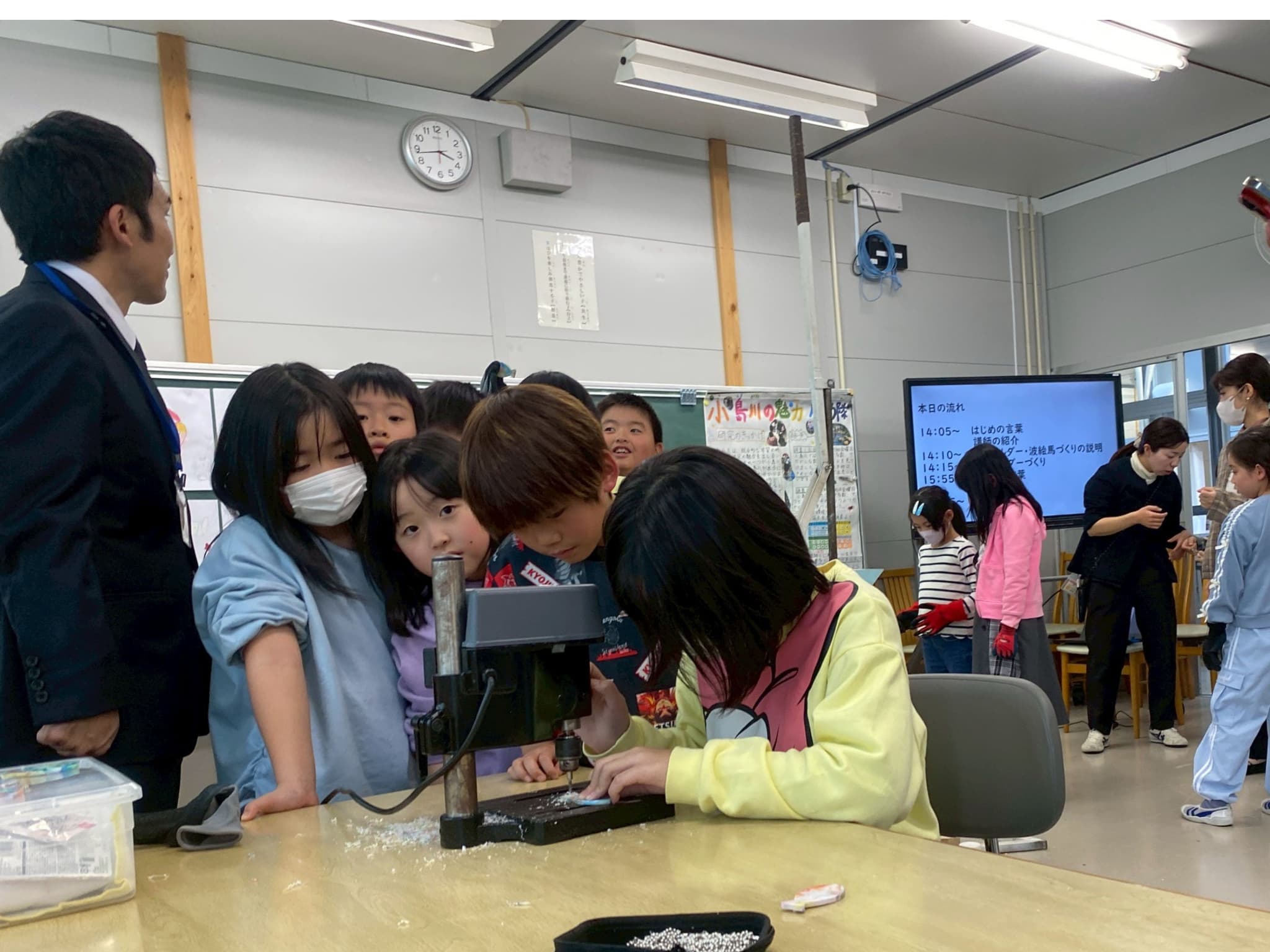 色とりどりの魚のアップサイクルキーホルダー