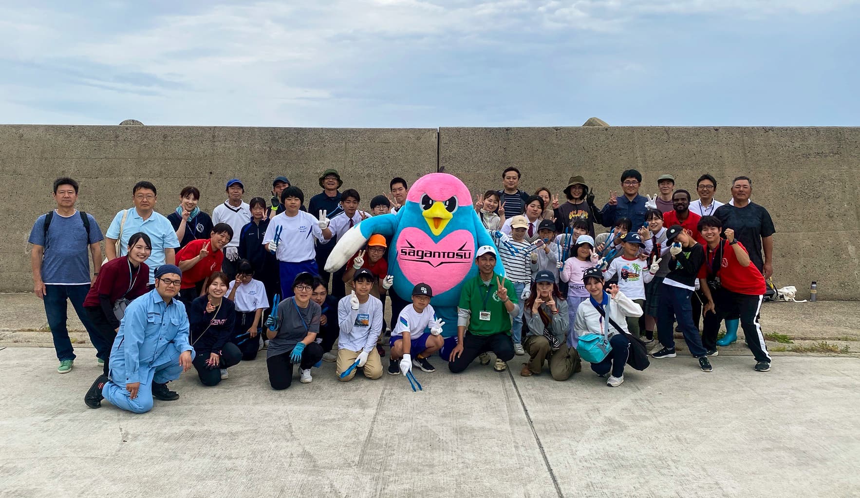 馬渡島の海ゴミをオリジナルコースターにする海ごみアートプロジェクト