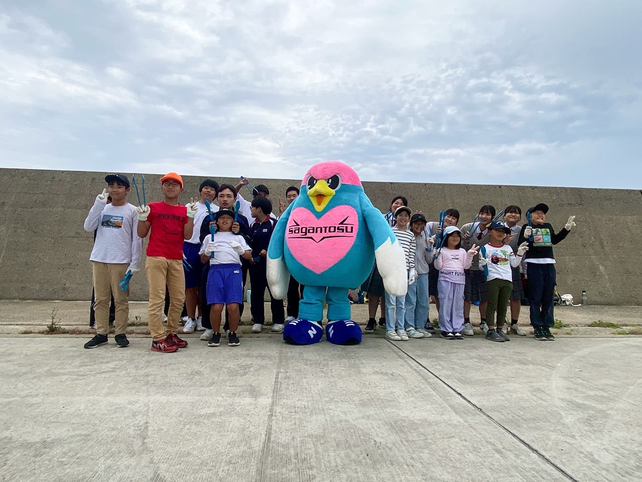 馬渡島小中学校ビーチクリーン