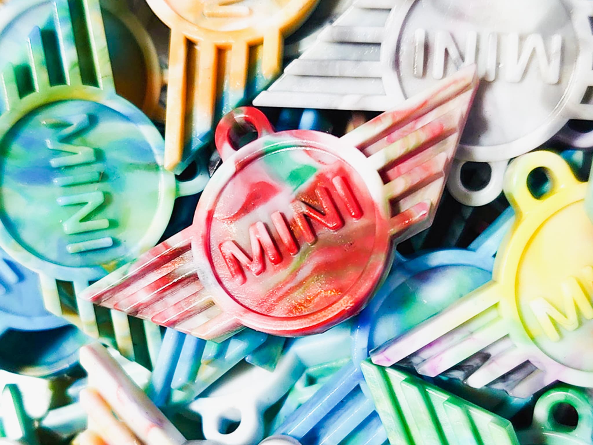 Brand Keyring マーブル模様のアップサイクル・ロゴキーホルダー