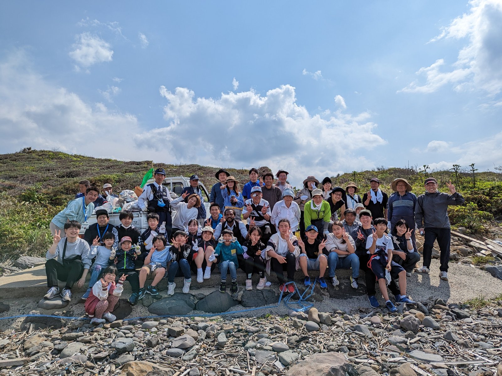 2023年4月 小川島で島の人たちと一緒に行ったビーチクリーン