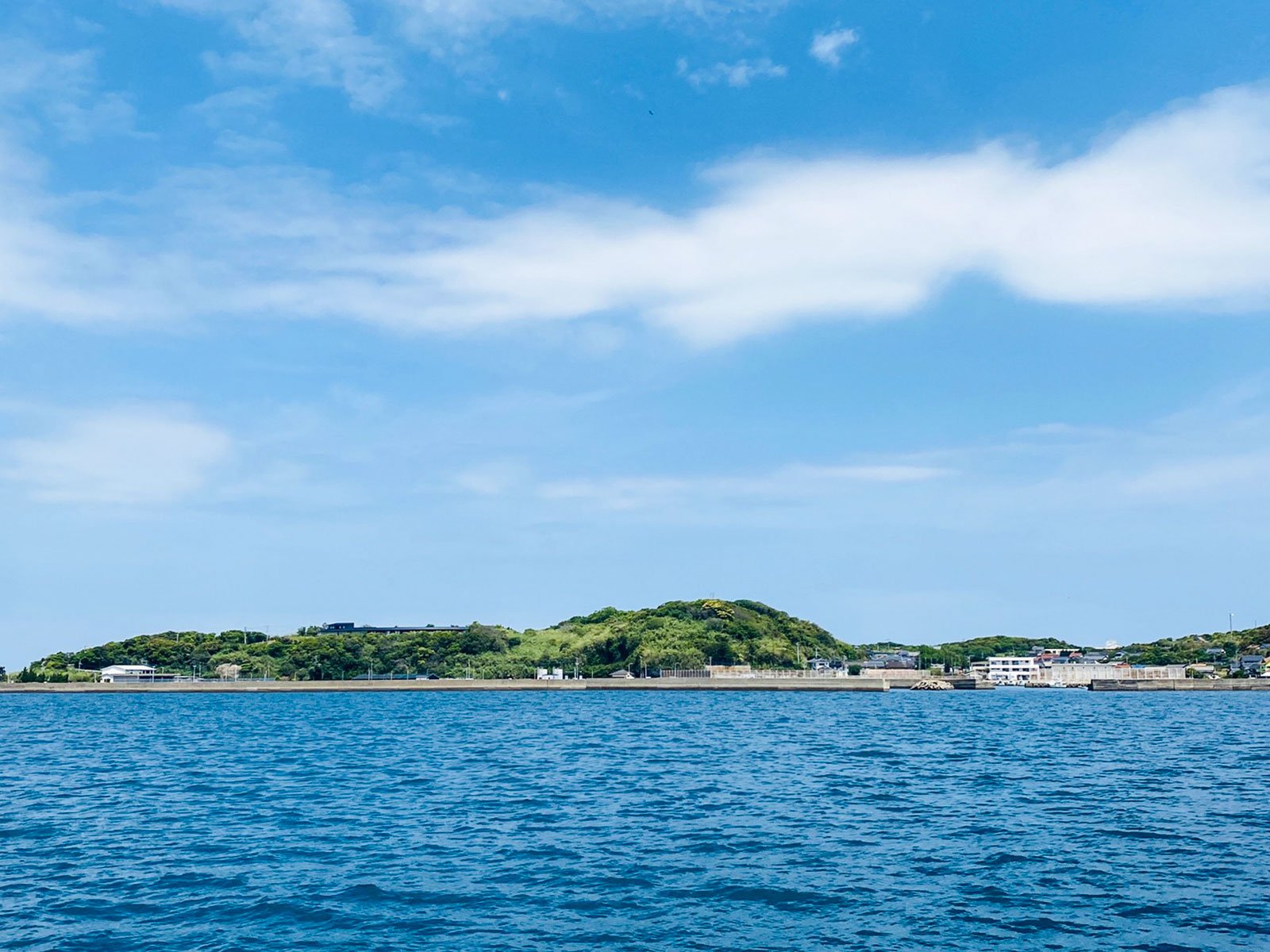 海から見た小川島（佐賀県唐津市）