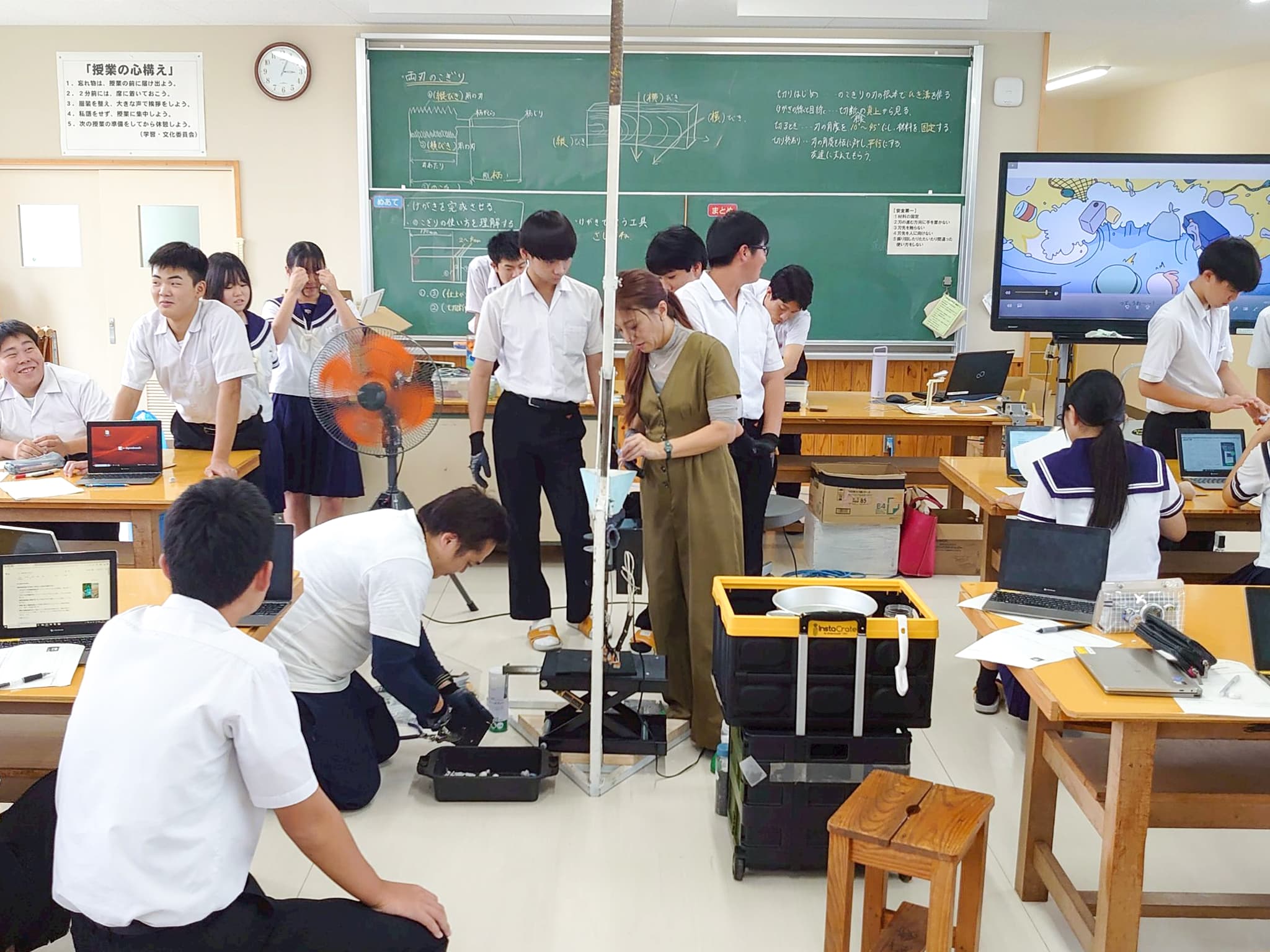 佐志中学校での海洋プラスチック授業とPrecious Plasticワークショップ