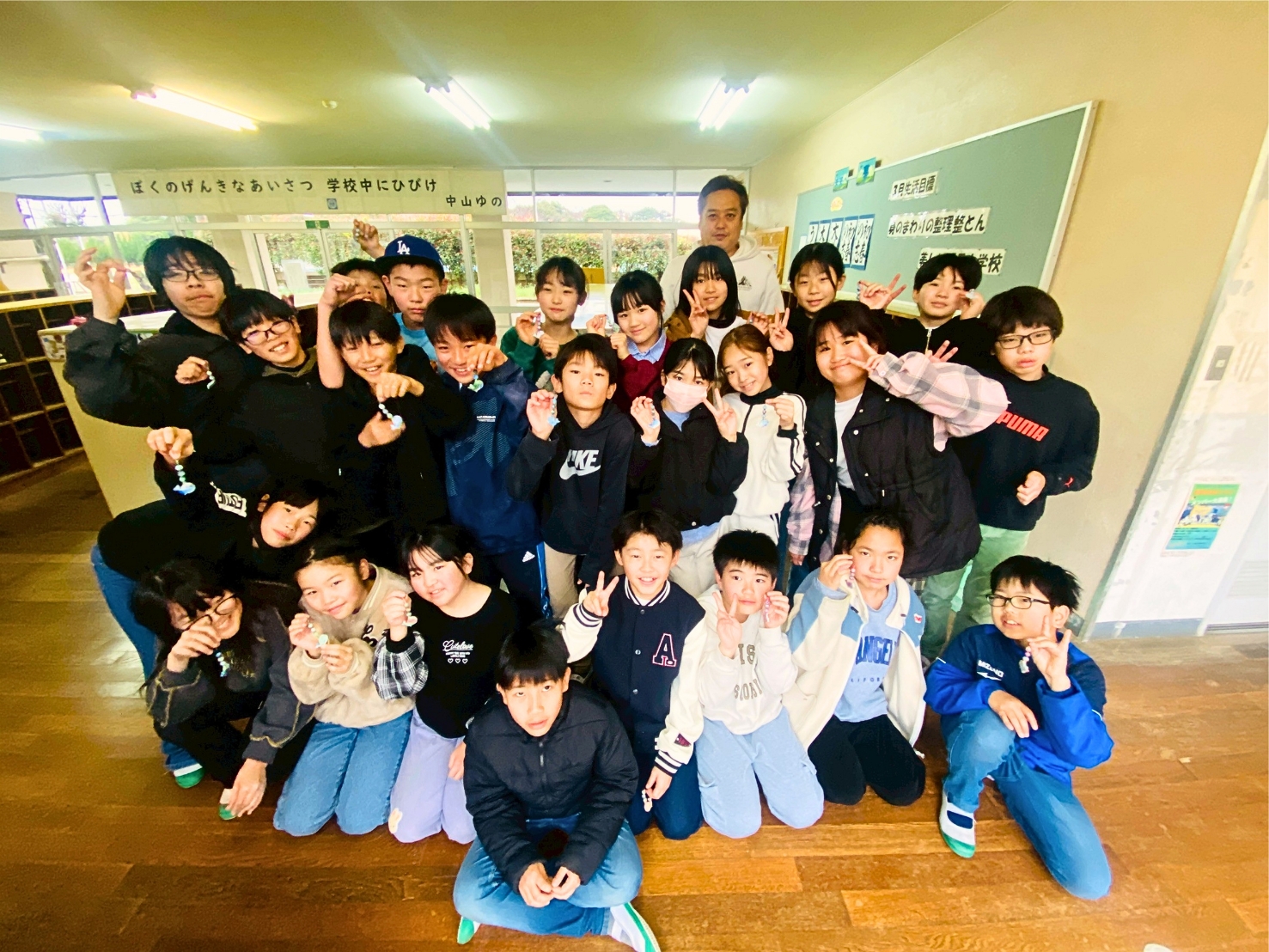 呼子小学校5年生へ新クジラキーホルダーをサプライズプレゼント