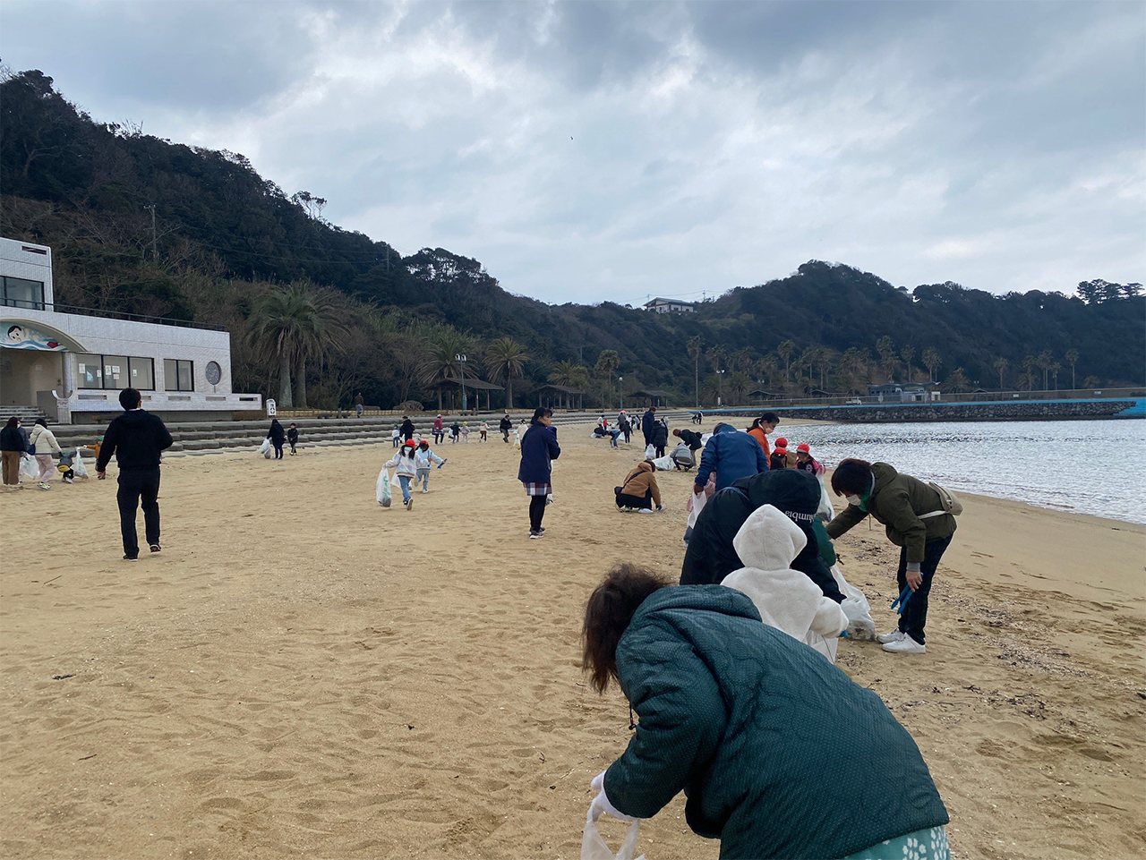 呼子小学校ビーチクリーン