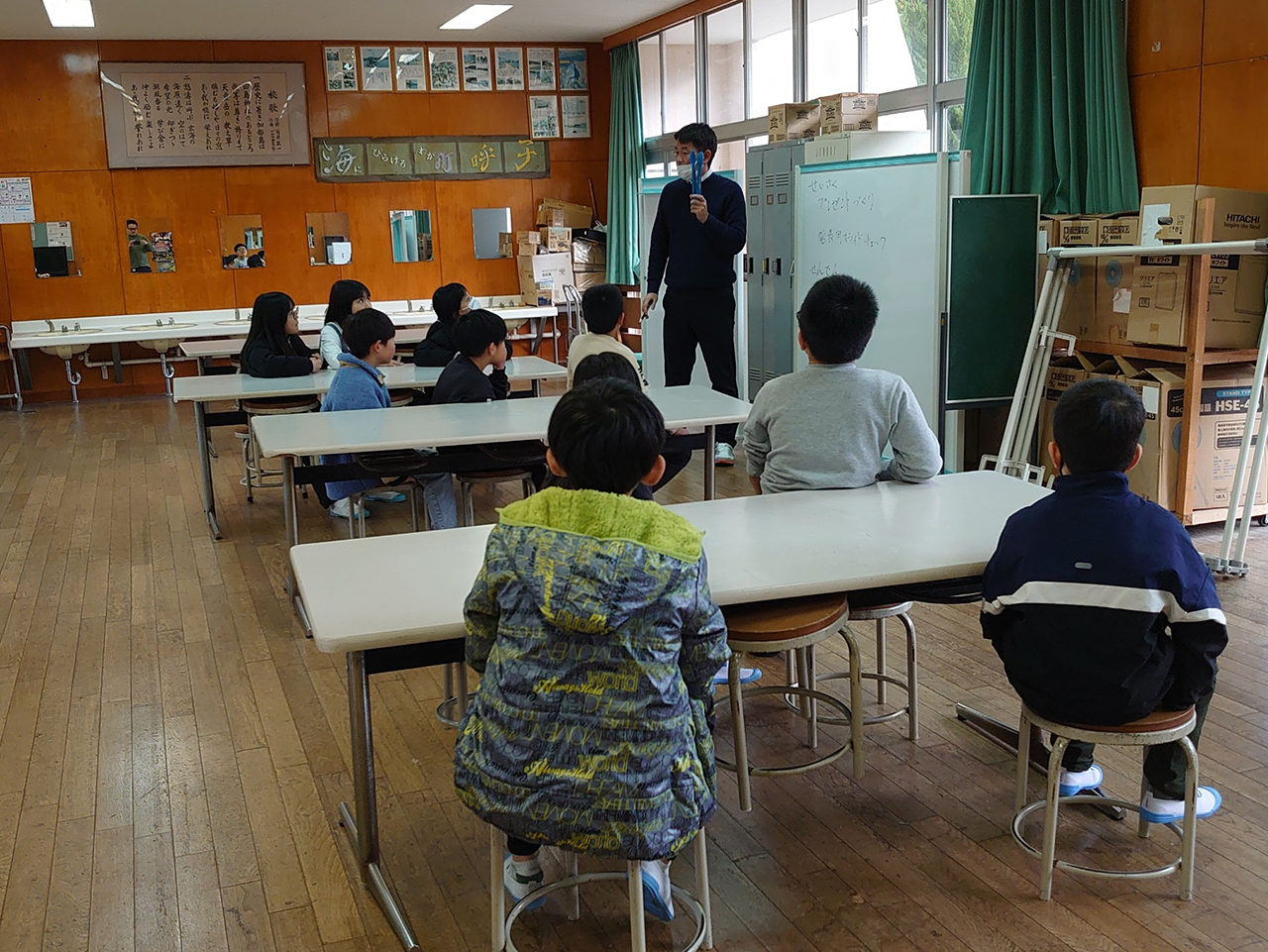 呼子小学校3年生 ペットボトルキャップ アップサイクル