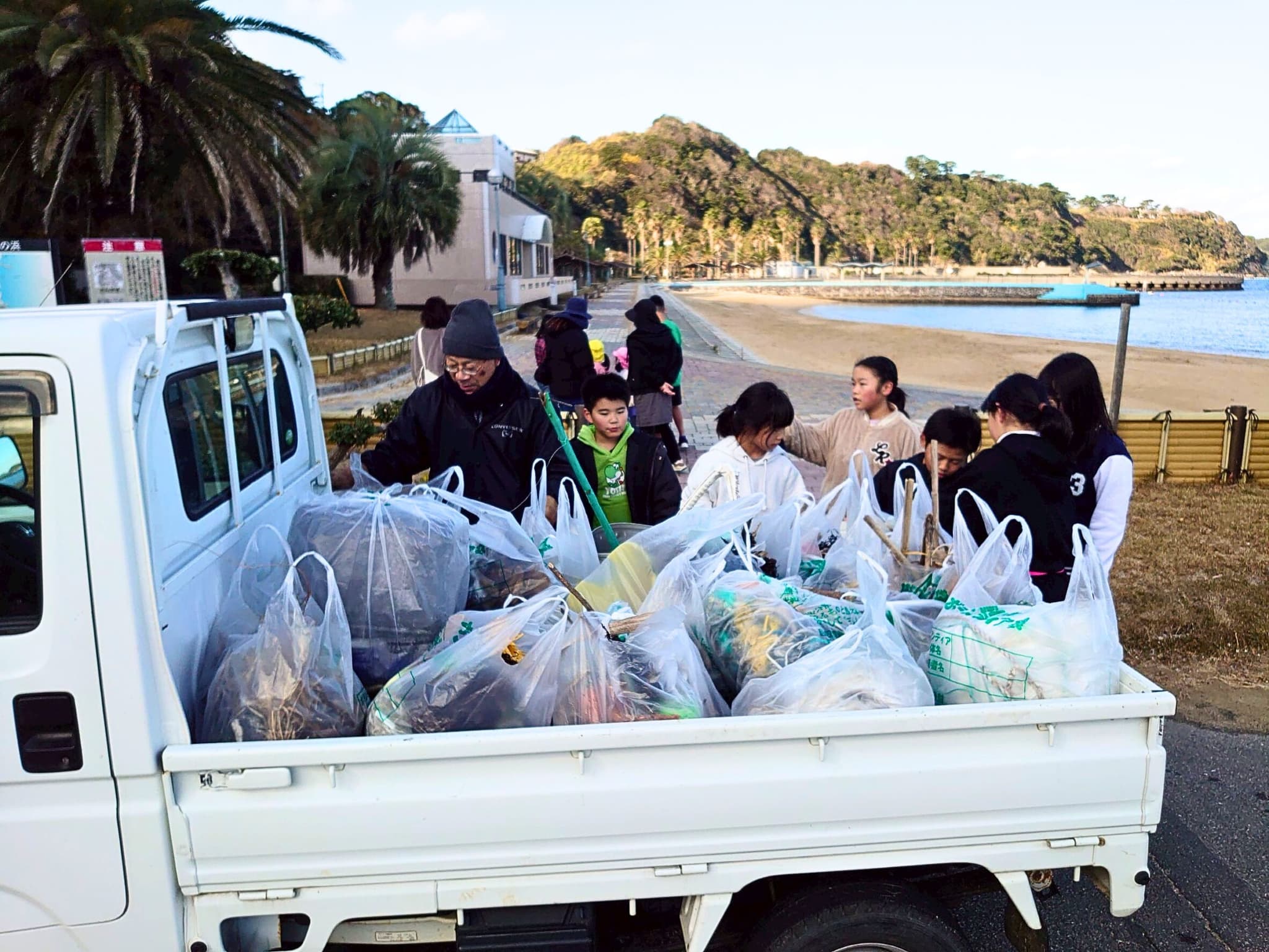呼子海岸での集合写真