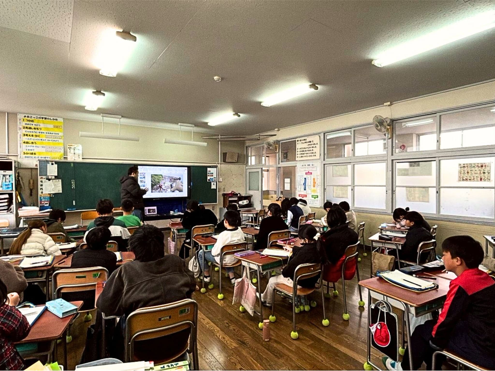 対馬など各地の海洋プラスチックについて学ぶ児童たち